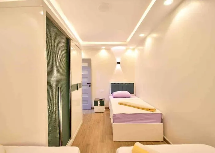 Moon House Villa *
